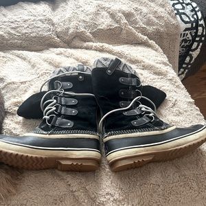 Black,grey & cream Sorel winter boots sz 8.5